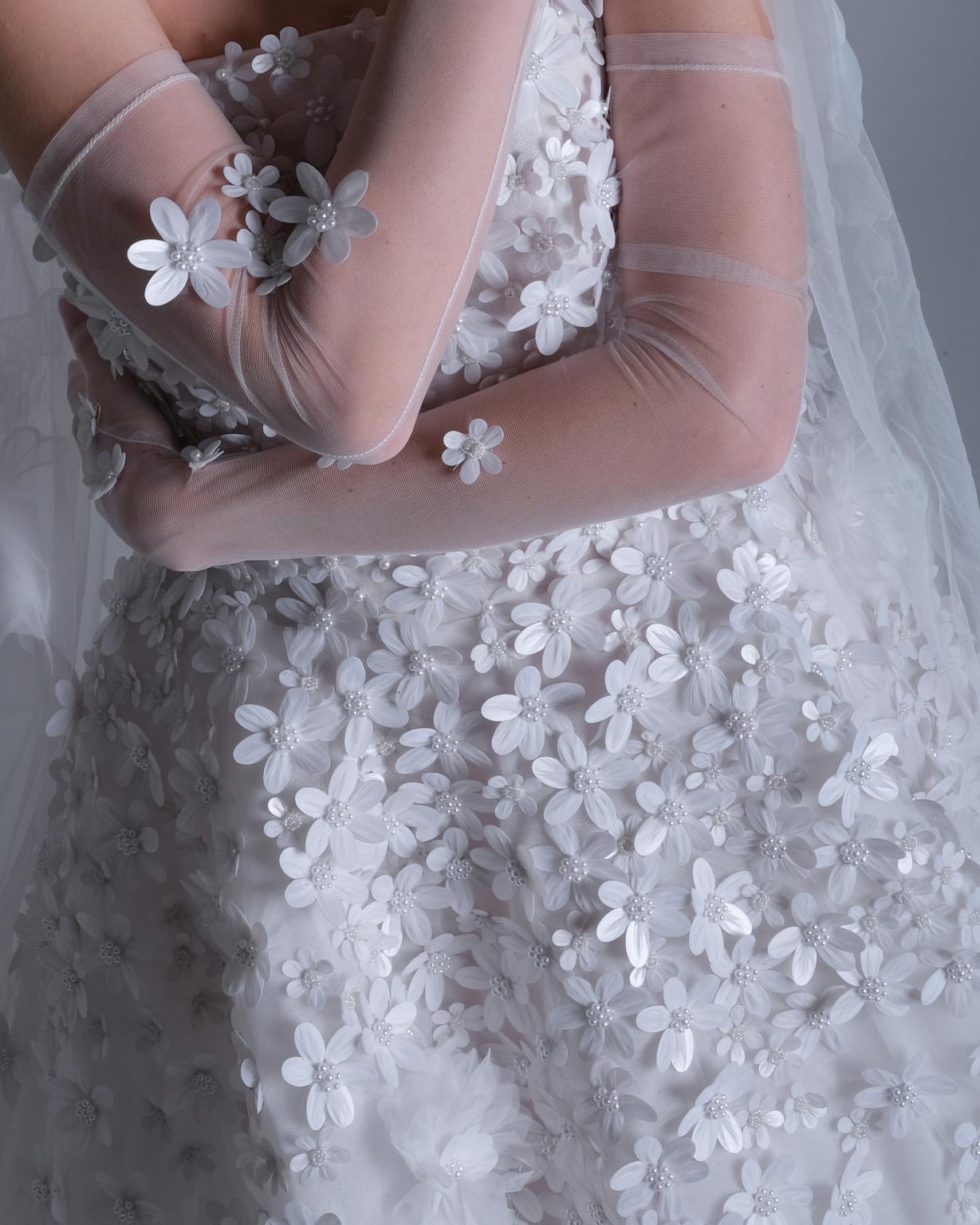 LumiGown 2026 Strapless 3D Flo - огляд і ціна Embroidery Veil