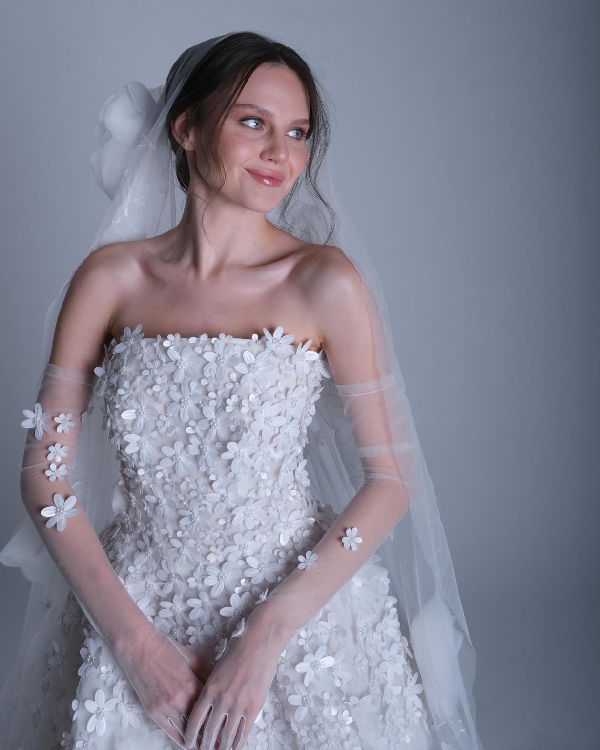 LumiGown 2026 Strapless 3D Flo - огляд і ціна Embroidery Veil