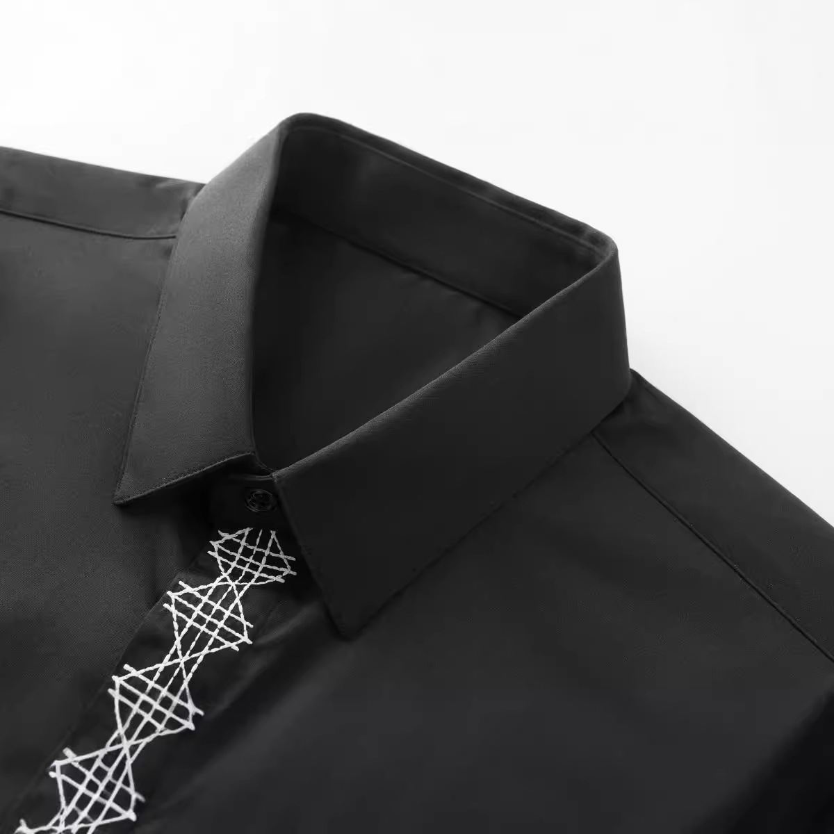 Autumn and Winter New Product: - огляд і ціна Embroidery On Black Shirt