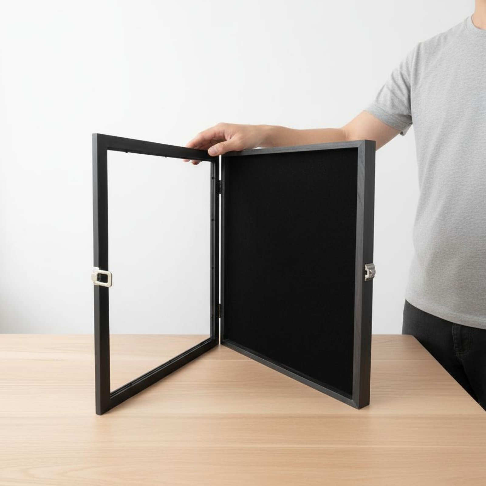 Badge Display Frame Transparen - огляд і ціна Frame Display Wood